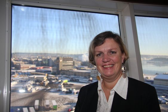 STOLT: Havnedirektrø Anne Sigrid Hamran i Oslo synes det var på tide å få landstrømtilbud i Oslo. Hun lover flere tilkoblingspunkter.
