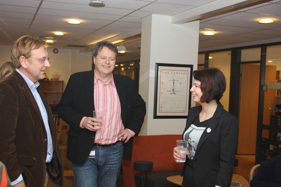 BESØK: Fra venstre ansvarlig redaktør Tormod Haugstad, administrerende direktør Jan Moberg og Maria Amelie.