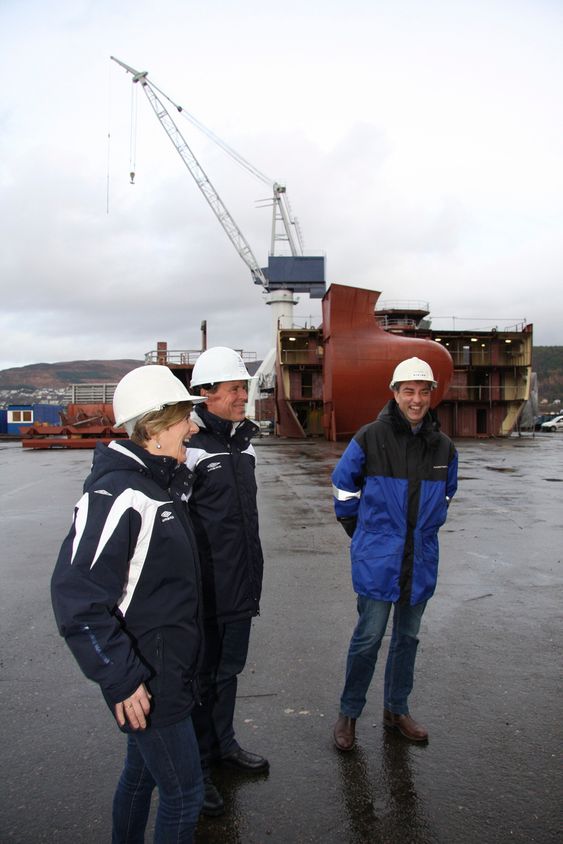 HJEM: Kleven Maritime vil gjøre mest mulig på skipene i Norge. Fra venstre: Styreleder Kjersti Kleven, adm. dir. Ståle Rasmussen og produksjons- og innkjøpsdirektør Tore Roppen.