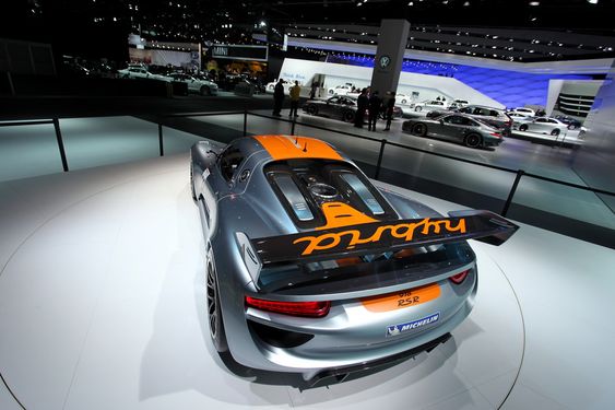 Porsche har ikke akkurat tonet ned at 918 RSR er en hybrid.