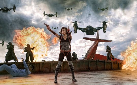Milla Jovovich har alltid mye å styre med i hver Resident Evil-film.