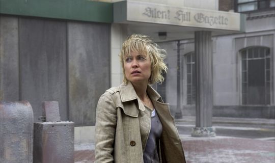 Radha Mitchell finner ikke sin datter i Silent Hill.