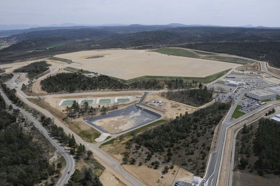 OVERBLIKK: Bildet, tatt i juni, viser ITER-prosjektets base i Cadarache i France. FOTO: Agence ITER France
