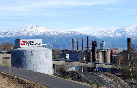 FLAGGER UT: Elkem flytter produksjonen av ferrosilisium-magnesium fra Bjølvefossen i Alvik til Island. I stedet vil de anlegge et gjenvinningsanlegg i de gamle lokalene Bjølvefossen. Nå er hele prosjektet truet.