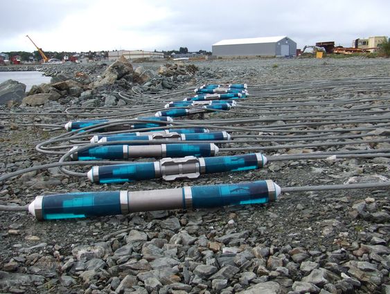 TESTING: Sensorene legges ut på havbunnen i store nettverk. Utstyret ble testet utenfor Haugesund i fjor.