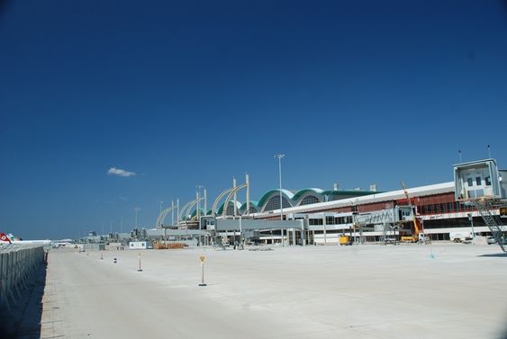VERDENS STØRSTE: Verdens største jordskjelvsikrede bygg er den nye internasjonale terminalen på Istanbul Sabiha Gökçen lufthavn.