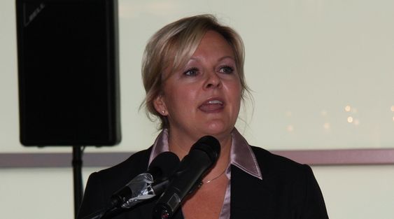 Satssekretær Rikke Lind i NHD i Hamburg på SMM 2010, der hun blant annet delte ut prisen Årets skip til Skandi Aker.