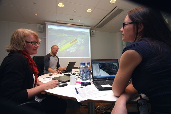 ETT SYSTEM: Avinor har nå samlet sine geografiske data i én integrert GIS-løsning. Fra venstre: Torunn Carlsson, Inge Anundskås og Inger Lise G. Widerøe.
