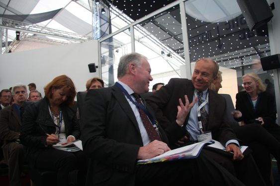GOD TONE: Den britiske energiministeren Charles Hendry fant tonene med Statkrafts Christian Rynning-Tønnesen på Statkrafts seminar om offshore vind.