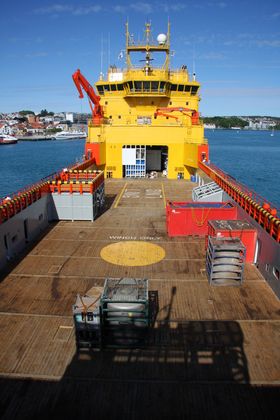 Brenselscelle (hvit container) og elektrisk system (blå) i "hangaren" under overbygget.VikingLady ¿ PSV. Rederi: Eidesvik. Forsyningsskip som går på LNG og har en 320 kW brenselcelle om bord. FoU-prosjekt FellowShip. Eidesvik, DNV, Wärtsilä, MTU. Bygget ved Westcon 2009.