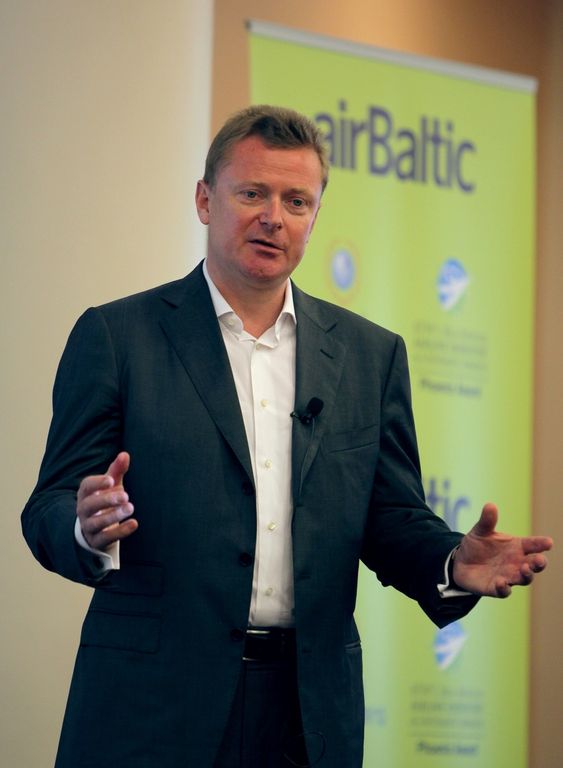 VEKSTAMBISJONER: Tyske Bertolt Martin Flick (45) har ledet Air Baltic siden 2002