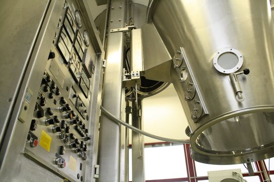 LILLEBROR: Utstyr for såkalt granulering, å tørke og sikte pulver i en kontinuerlig prosess, for små batcher på 15-20 kg.