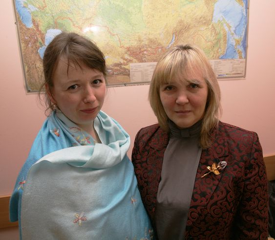 Irina Arestova (til venstre) og Marina Opekunova, henholdsvis dosent og førsteamanuensis i geoøkologi ved St. Petersburg State University.