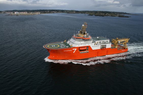 Normand Subsea 7 - VS 4710 ROV SV - offshore konstruksjonsskip, subsea-skip. Bygget ved Simek for Solstad Offshore. Lengde: 113,5 m. Bredde: 24 m. Bruttoronn: 6.300. Diesel-elektrisk framdrift,  Wärtsilä, DP, hiv-kompensert kran på 140 tonn, 5 moonpools, to + fire ROV