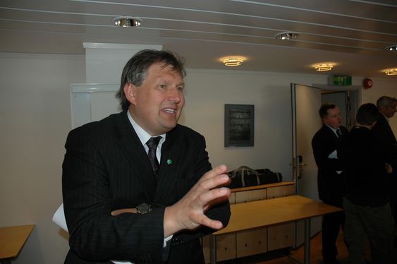 Terje Riis-Johansen legger frem endringer i Energiloven den 17. april 2009
