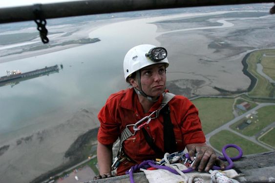 Greenpeace-aktivistene "The Kingsnorth Six" klatret opp i skorsteinen på kullkraftverket Kingsnorth i 2007. Juryen i rettssaken som fulgte frikjente dem fordi de kjempet mot klimaendringer.