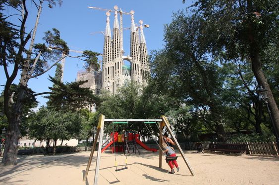 OPPLÆRING: I Barcelona lærer barna allerede i skolen å sku av vannet mens de pusser tennene og det er forbudt å bruke rent vann til å vaske bilen.
