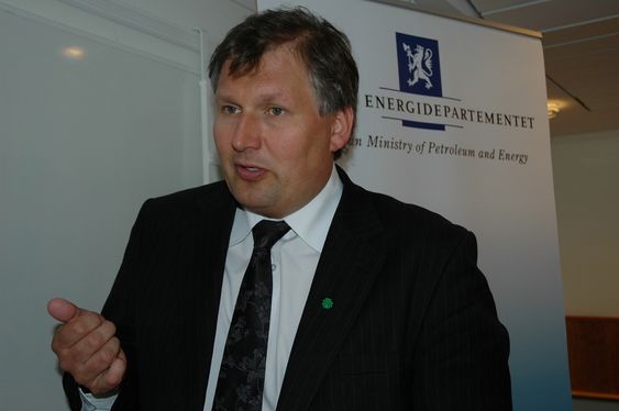 Terje Riis-Johansen legger frem endringer i Energiloven den 17. april 2009