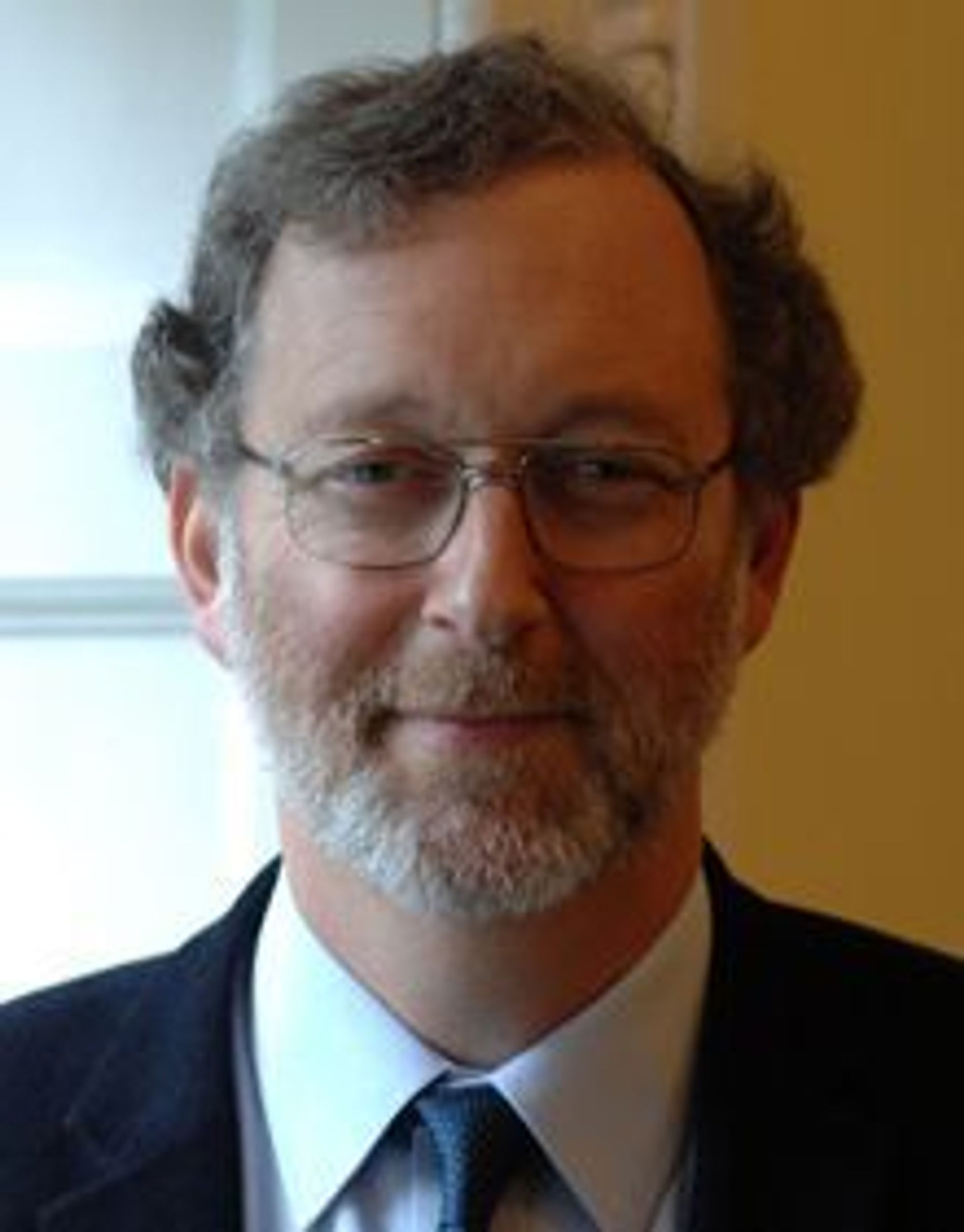 BEKYMRET: Jonathan Stern er leder for gassforskning ved Oxford Institute for Energy Studies.