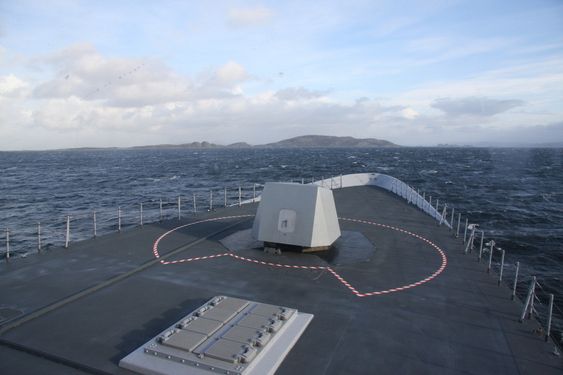 Kanondekket på den nye fregatten KNM Roald Amundsen.