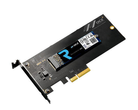 TO I ETT: NVMe-baserte SSD-er er mye raskere, men krever en egen kontakt. SSD-en på bildet kan både kobles til via en vanlig PCIe-kontakt, eller skrus løs og kobles til via M.2.