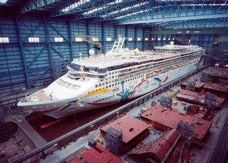 NCL-skipet Norwegian Dawn i dokka på Meyer Werft. NCL har så langt ikke bestilt LNG-skip.