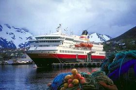 MS Nordkapp fikk en arbeidsulykke i forbindelse med en livbåtøvelse utenfor Ørnes. En omkom og to ble skadet.