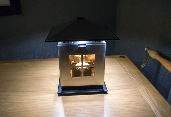 Supertelys: JOI-lampen bruker varmen i et vanlig telys til å  lage strøm som driver lysdioder. De lyser 18 ganger mer enn telyset. 