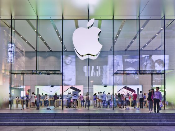Apples vekst ser ut til å stagnere, delvis på grunn av at det kinesiske markedet er i ferd med å mettes. Her fra en Apple Store i Shanghai, Kina.