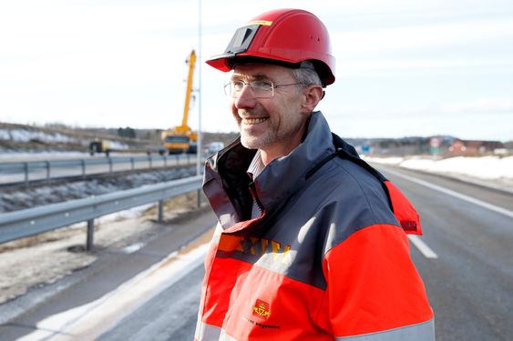 OSLO  20150221. Prosjektleder Arvid Veseth var fornøyd etter sprengningen av Skjeggestad bru på E18 ved Holmestrand lørdag ettermiddag. Foto: Heiko Junge / NTB scanpix 