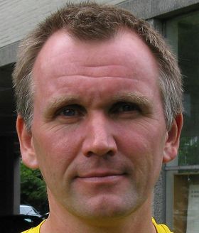 Professor Jan Petter Hansen ved Institutt for fysikk og teknologi, Universitetet i Bergen, er ikke overbevist om at vi står overfor en snarlig energirevolusjon basert på Holmlids resultater.