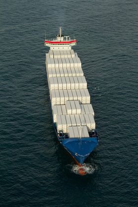 Wes Amelia fra 2011 har plass til drøyt 1.000 containere og går i Østersjøen. Skipet er på 13.200 dødvekttonn. 