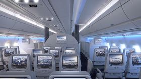 Litt lengre bak i kabinen på Finnairs A350 XWB er det 208 økonomiseter og 43 seter i økonomi komfort (med tre tommer ekstra benplass). 