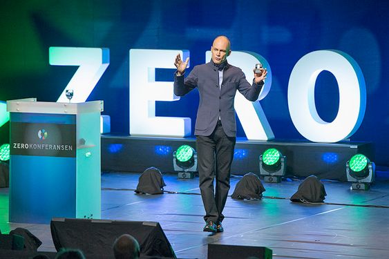 Engasjert: Bertrand Piccard åpnet Zerokonferansen 2015.