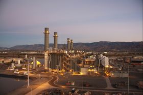 GE har levert mye utstyr, deriblant renseteknologi, til kombikraftverket Moutainview, tilhørende Southern California Edison (SCE). Kraftverket er på 1.054 MW. 