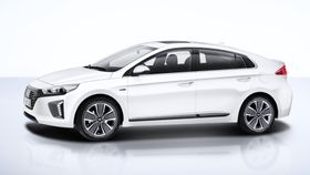 Hyundai lanserte nylig sin første elbil, Ioniq, som også kommer i ladehybridversjon.