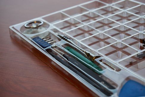 Utstyret vi brukte til å reparere iPhonen var kjøpt fra iFixit, og inneholder det meste man måtte trenge for å gjennomføre en slik reparasjon.