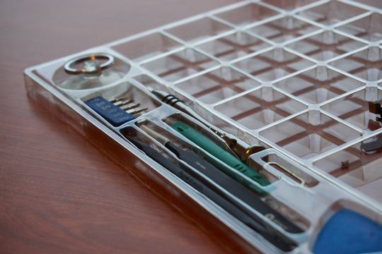 Utstyret vi brukte til å reparere iPhonen var kjøpt fra iFixit, og inneholder det meste man måtte trenge for å gjennomføre en slik reparasjon.