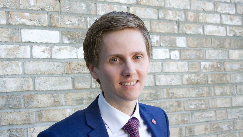 Statssekretær Reynir Jôhannesson i Samferdselsdepartementet sier konflikten mellom Discovery og Canal digital aktualiserer debatten om åpne nett.