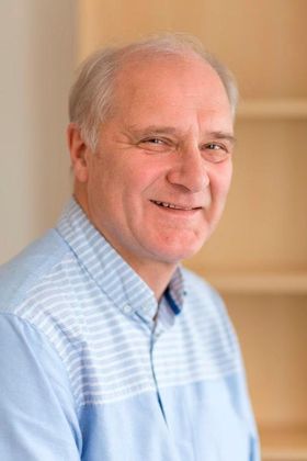 NTNU-professor Magnus Langset sier aluminium egner seg svært godt i biler blant annet på grunn av evnen til å absorbere energi.