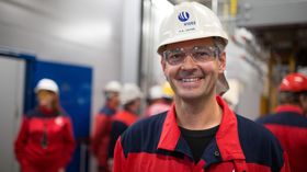 Teknologidirektør i Hydro, Hans Erik Vatne, forventer rask vekst i etterspørselen av aluminium til bildeler.