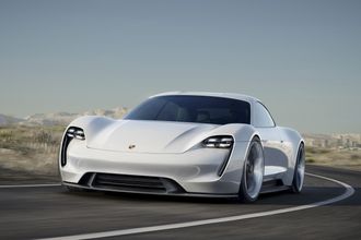 Porshce Mission E skal kunne lades med 300 kilowatt.