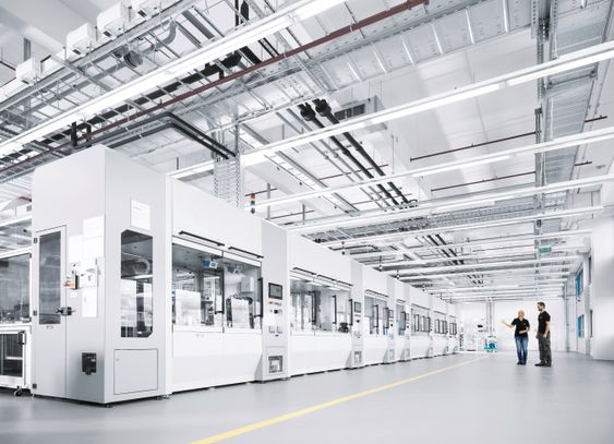 Festo, Scharnhausen, 30 meter lang modulær egenutviklet montasjelinje. Totalt fem er planlagt. Hver linje kan variere produkt uten å stanse produksjonen.
