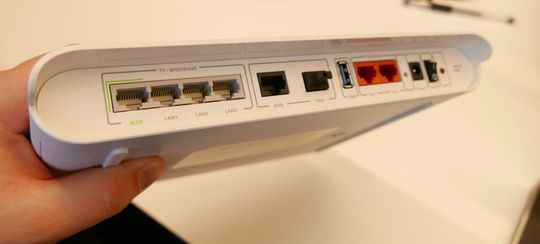 I midten ser du inntaket for fiber, som tidligere måtte gå via en separat boks.