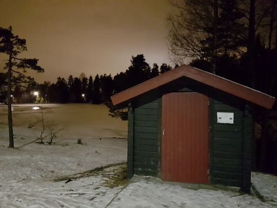 Når det er svært mørkt dukker det opp en del støy i bildene, men likevel ikke mer enn at dette er godt brukbart. Bildet er tatt med full auto og med håndholdt telefon.