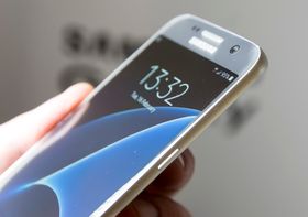 En flat utgave av Galaxy S7 kommer også. Denne har litt mindre skjerm, og er uten de særegne kantbuene Edge-modellen har.