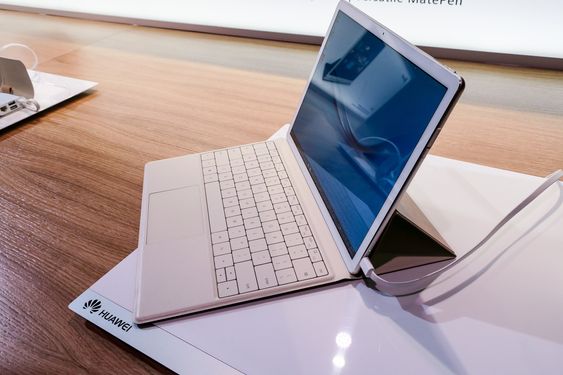 Tynn: MatBook er bare 6,9 mm tykt og veier skarve 64.0 gram.