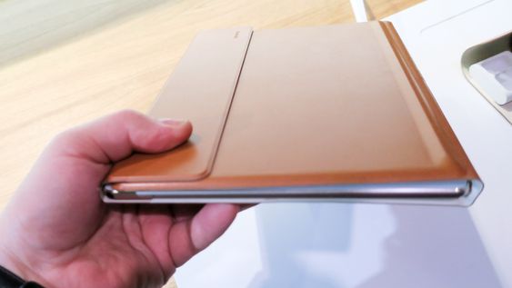 I skinn: Skal du ha glede av nettbrettet trengs skinnetuiet med tastatur på innsiden.