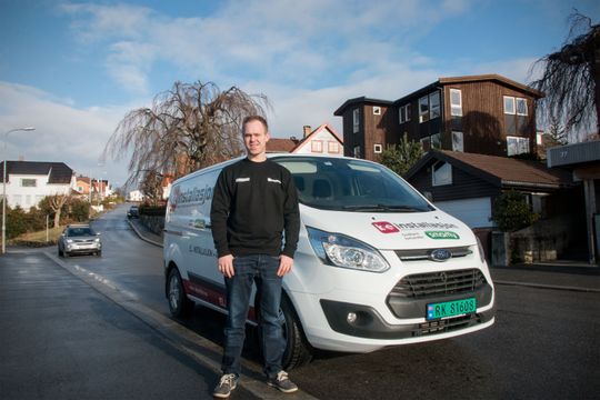 Stig Egge jobber som elektromontør for KE Installasjon i Stavanger, og har gjort mange hus smarte de siste årene.