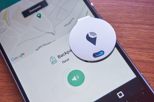 Lokaliseringsfunksjonen på TrackR Bravo fungerer svært godt, og ser slik ut. Her ser du også det lille blå lyset i LED-dioden.